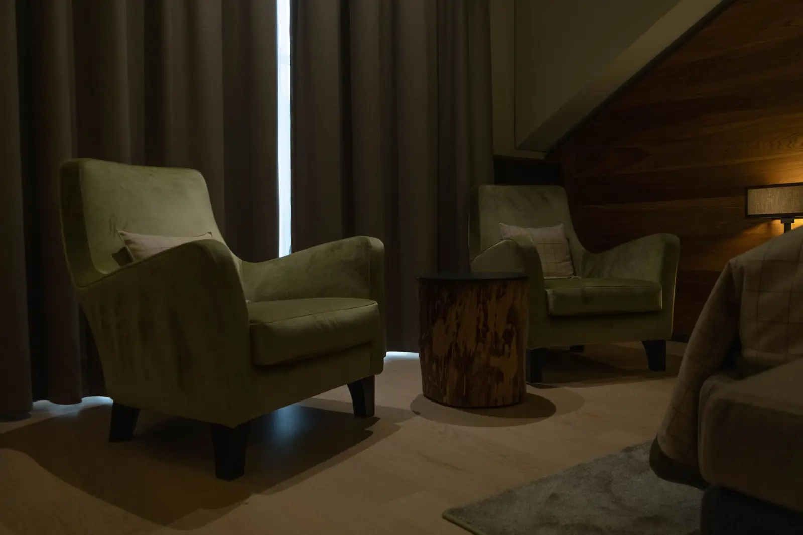 Telvarin Resort Hall interior detail